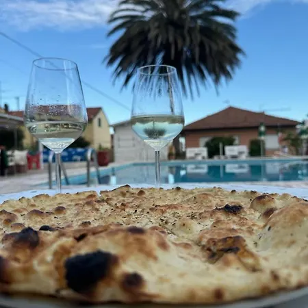Borgo Degli Ulivi 3* Pietra Ligure